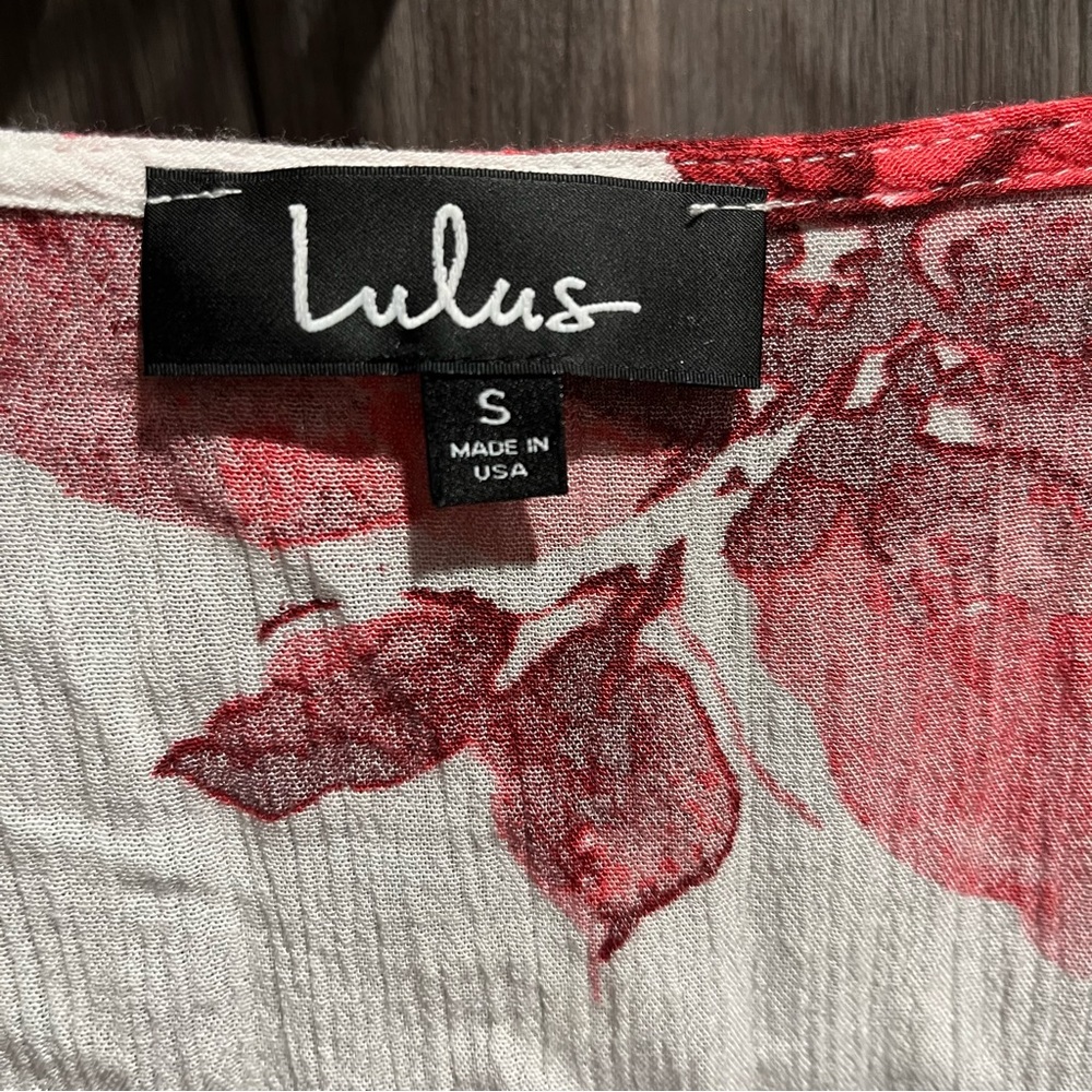 Lulu's Honey Bee Floral Wrap Top - Picture 7 of 7